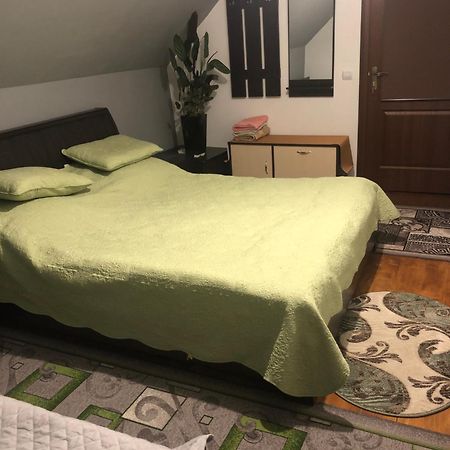 Біля Комори Pilipets Exterior photo