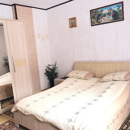 Біля Комори Pilipets Exterior photo