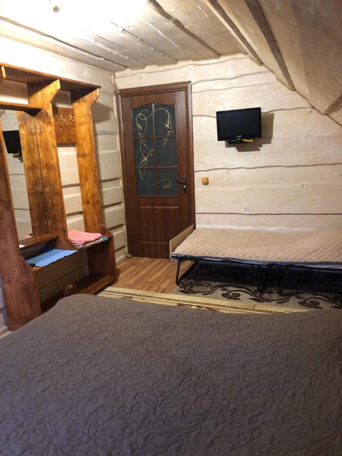 Біля Комори Pilipets Exterior photo