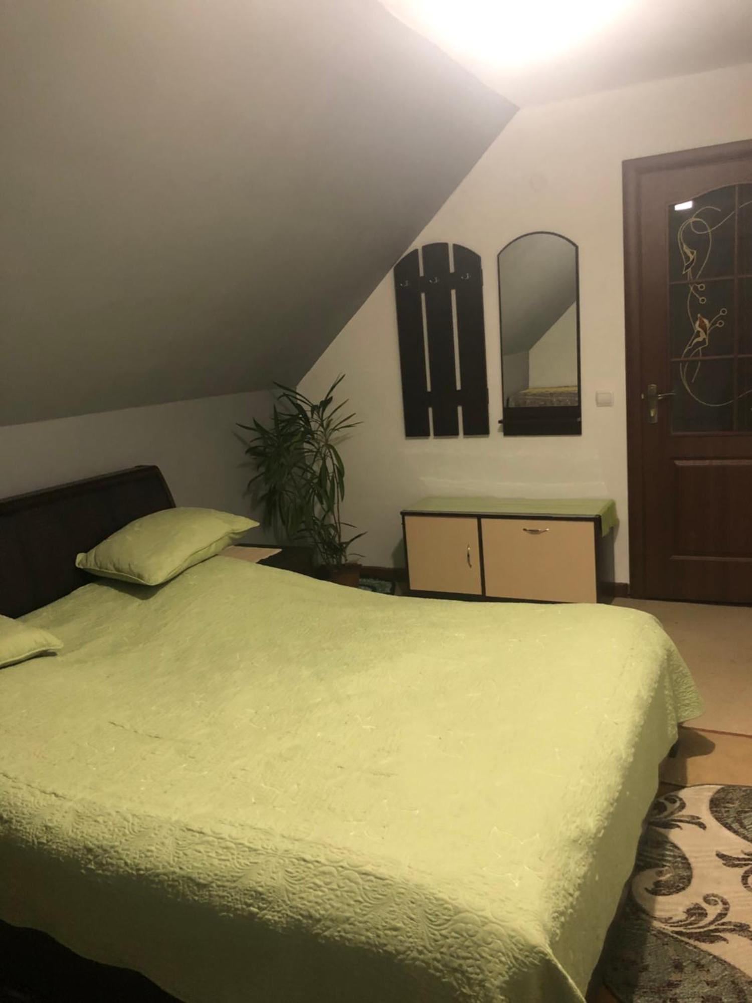 Біля Комори Pilipets Exterior photo